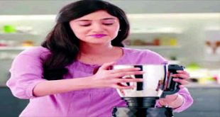 मिक्सर ग्राइंडर वापरताना…