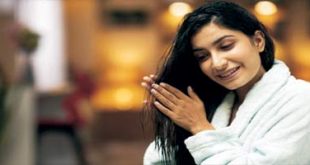 केसांना नैसर्गिंक चकाकी देण्यासाठी…