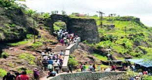 संस्कृती रक्षणाचा बेगडीपणा